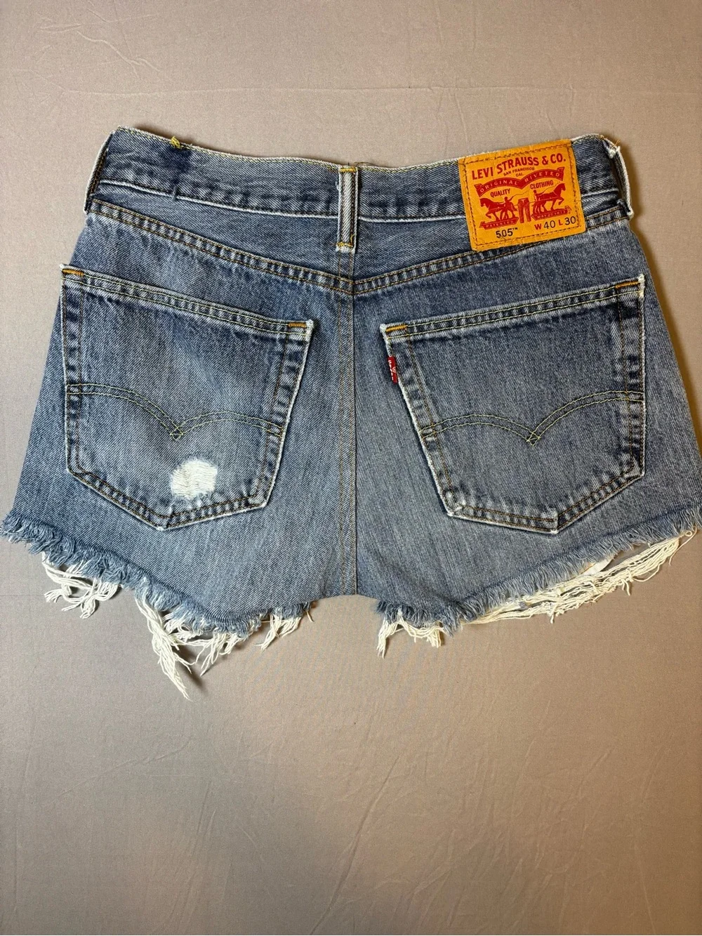 Women’s Size 29 Vintage Levi Cutoff Shorts - Picture 5 of 6